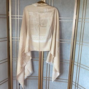 🎁 Beige and white wrap with ship print and fringe trim, Robin-Ruth NWT